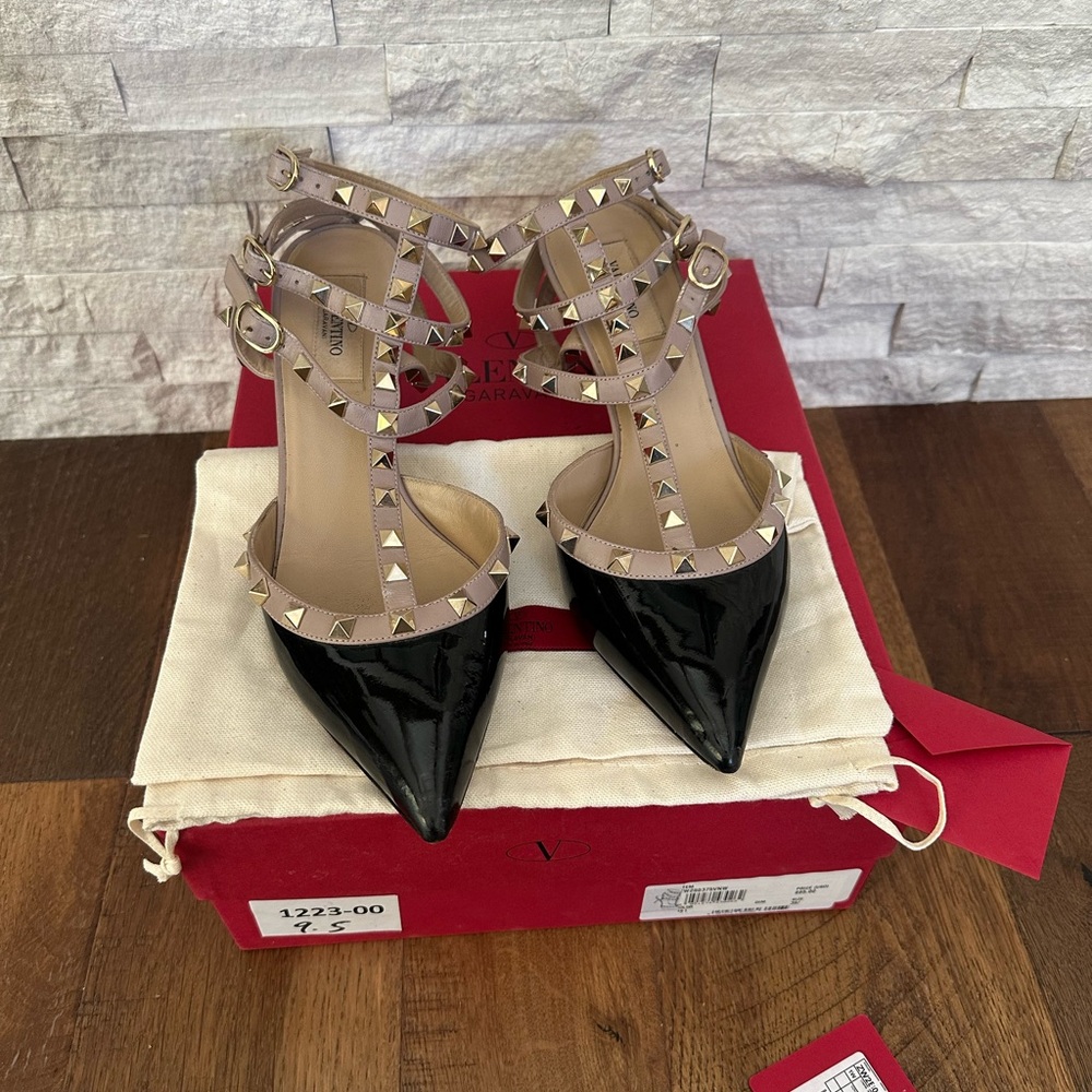 Valentino Rockstud caged patent pump size 9.5